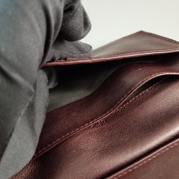 GUCCI GG  Signature bifold wallet - Picture 15 of 16